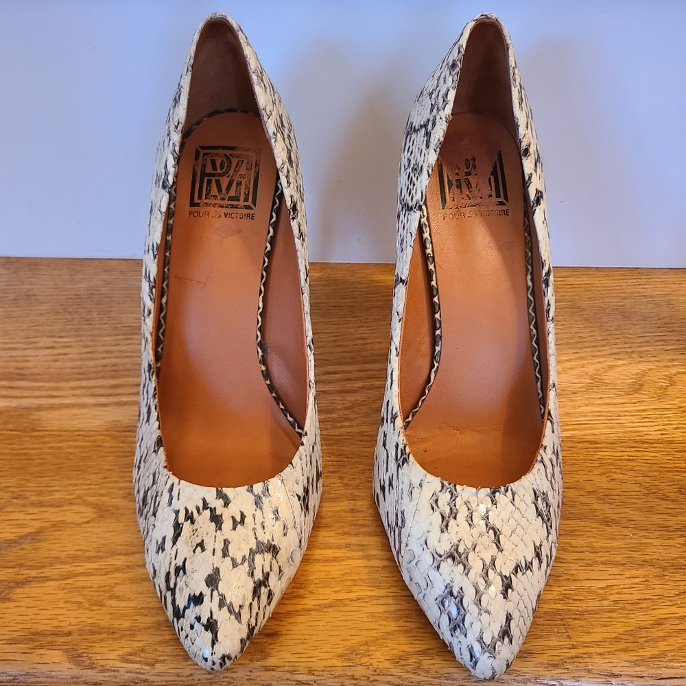 Gently Worn VINTAGE Pour La Victoire Women's Snakeskin Pumps - Black and Cream